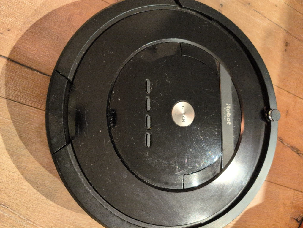iRobot Roomba Vacuum - photo 2