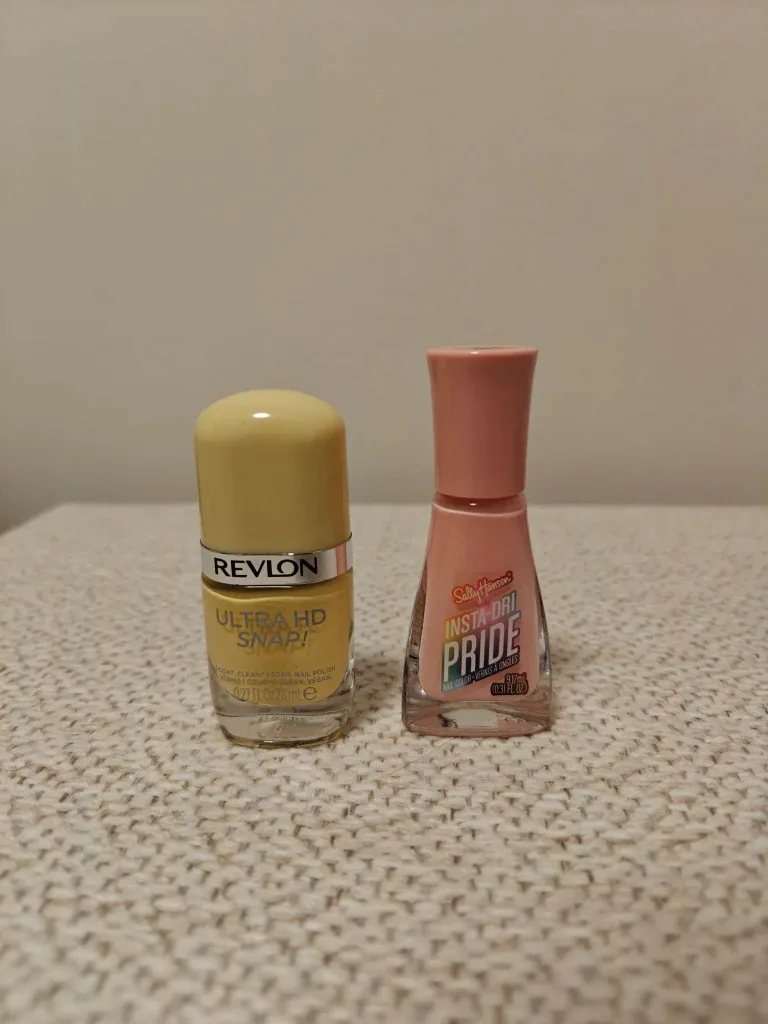 Revlon Ultra HD Snap! & Sally Hansen Insta-Dri Nail Polish image indicator(2)