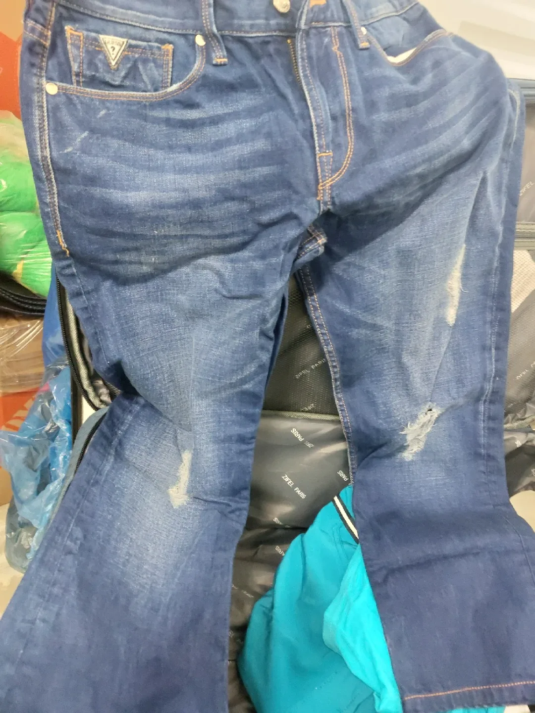 Guess Slim Straight Jeans