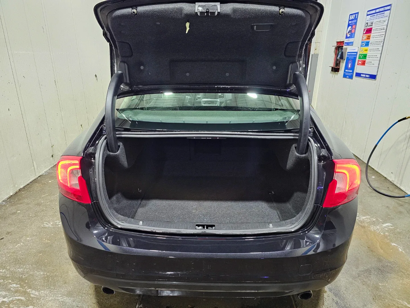 FOR SALE: 2012 Volvo S60 T6 AWD – Fully Loaded image indicator(5)