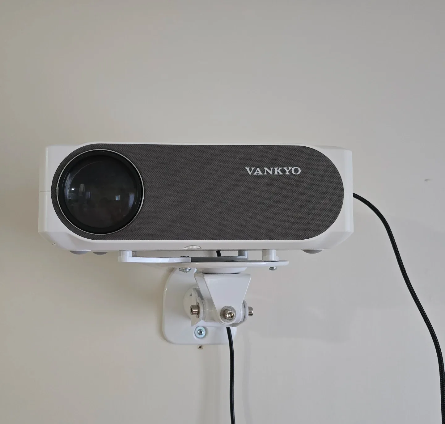 Vancouver projector w/wall mount