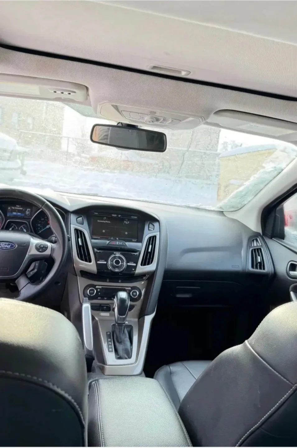 Red Ford Focus - Used image indicator(8)