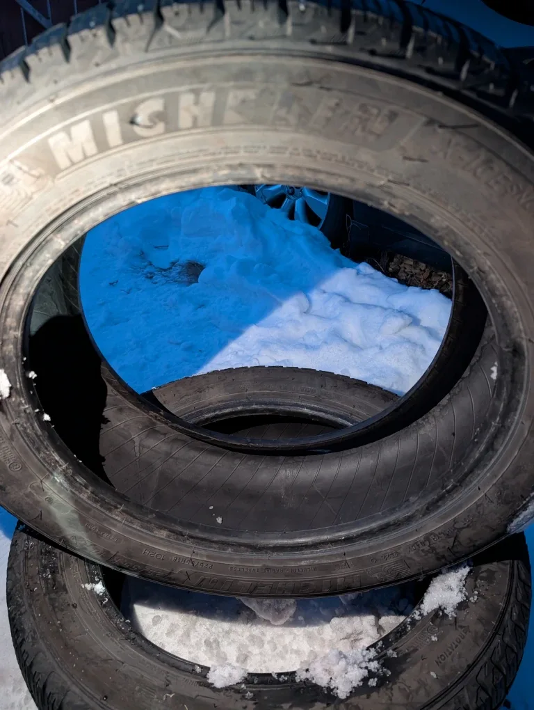 2   good Michellin 2022 year tires 225/55r18