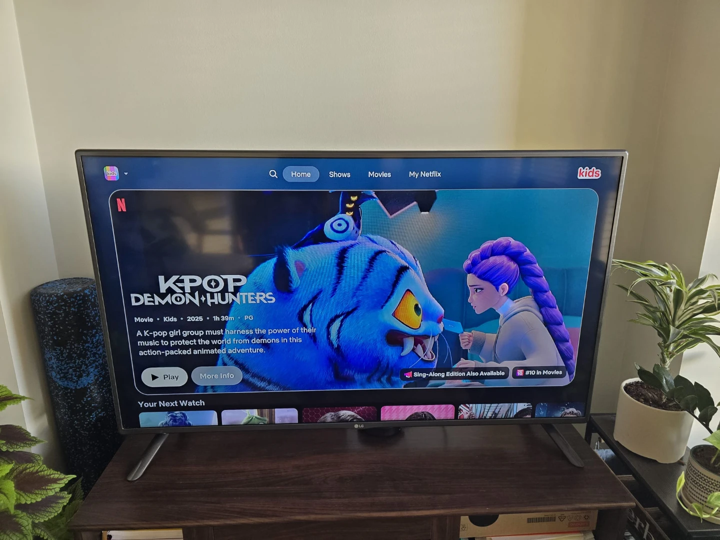 LG 50LF5800 50-inch LED TV - photo 2