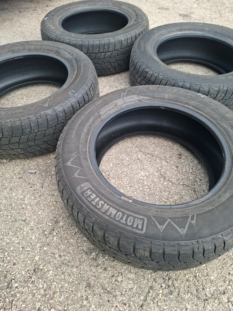 Motomaster Winter Edge 225/65R17 Tires - Set of 4 image indicator(5)