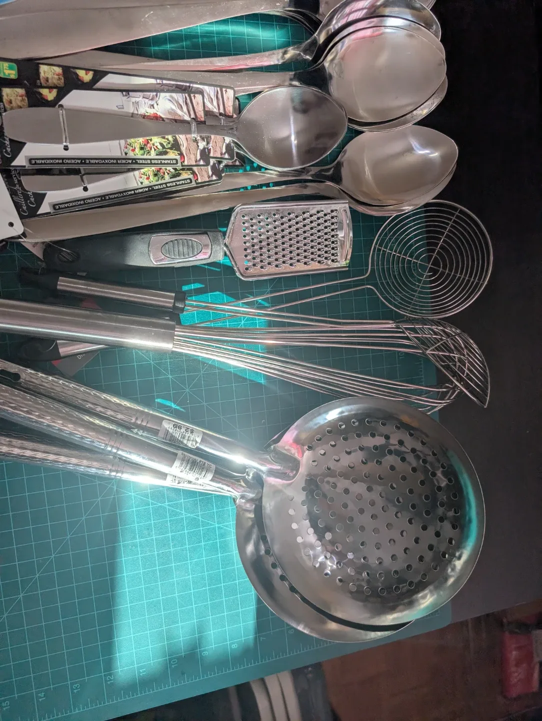 Assorted Kitchen Utensils - Spoons, Skimmers, Ladles image indicator(3)