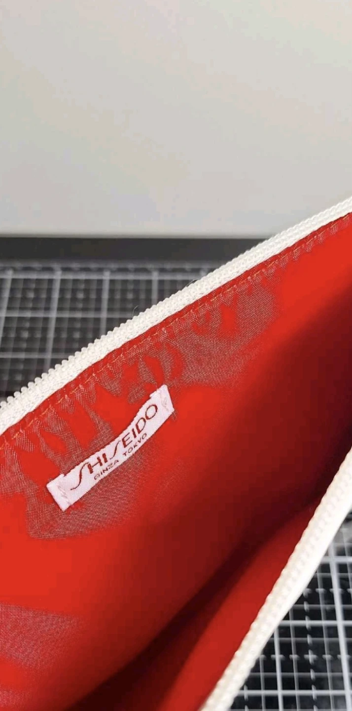Shiseido Makeup Bag - White & Red - photo 3