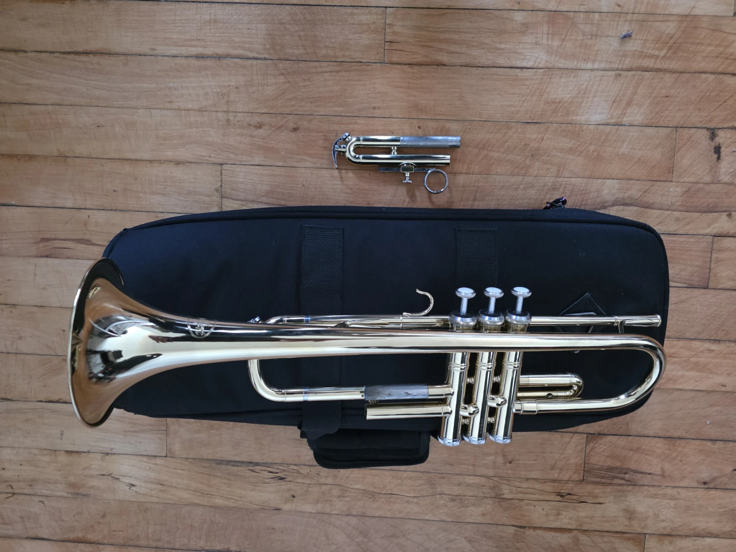 Giardinelli Trumpet with Case - photo 2