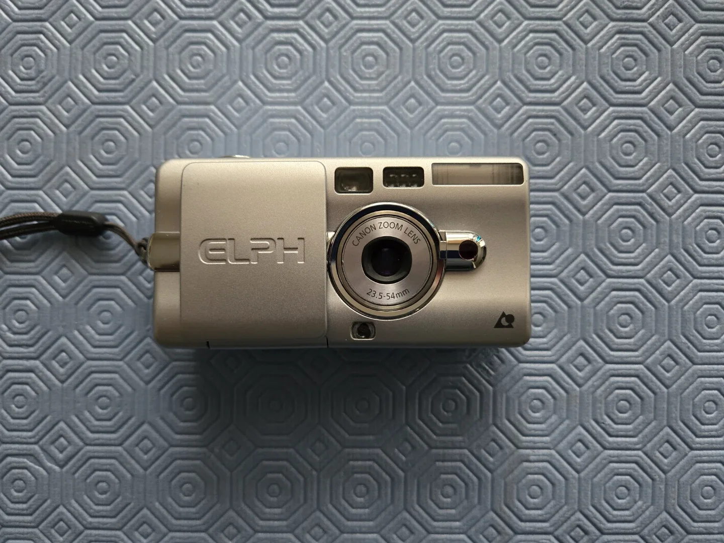 Canon ELPH Z3 Camera