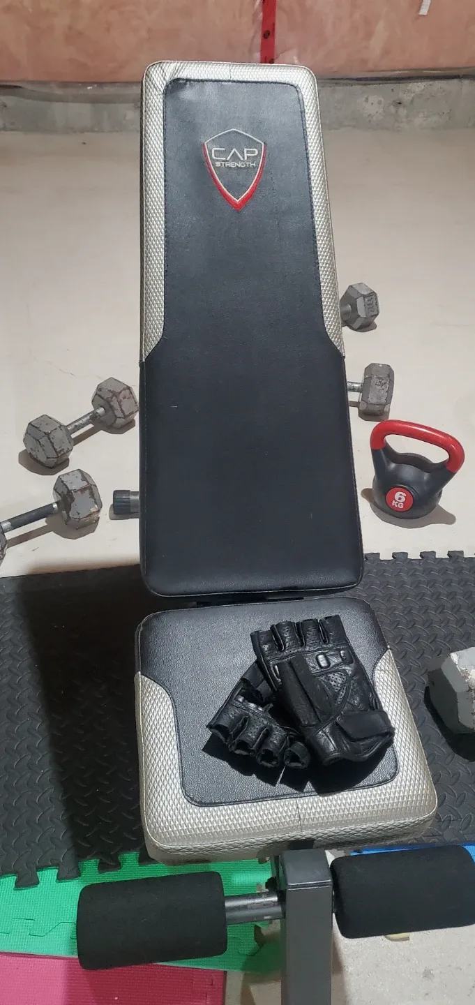 Cap Strength Adjustable Weight Bench