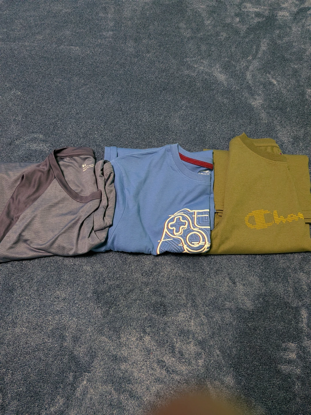 Perfect Christmas gift: Package of 3 youth XL long sleeve shirts - photo 4
