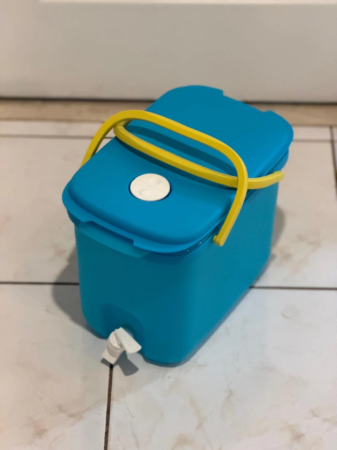 Tupperware Fridge Water Dispenser - photo 2