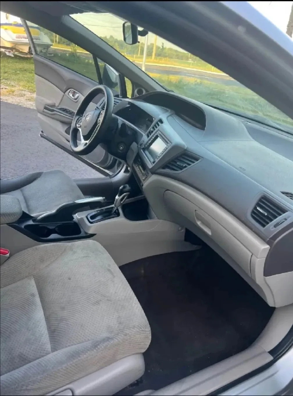 Honda Civic Hybrid - Silver Sedan image indicator(6)