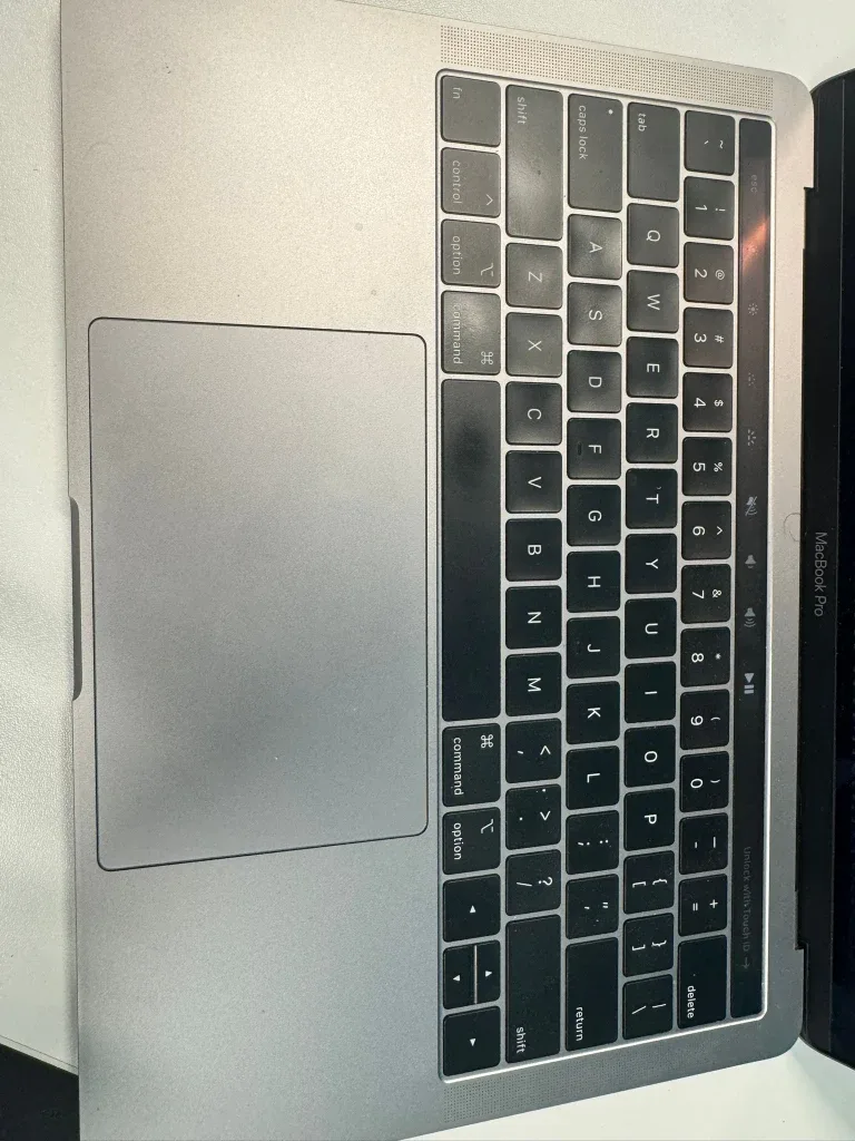 Apple MacBook 2018 image indicator(6)