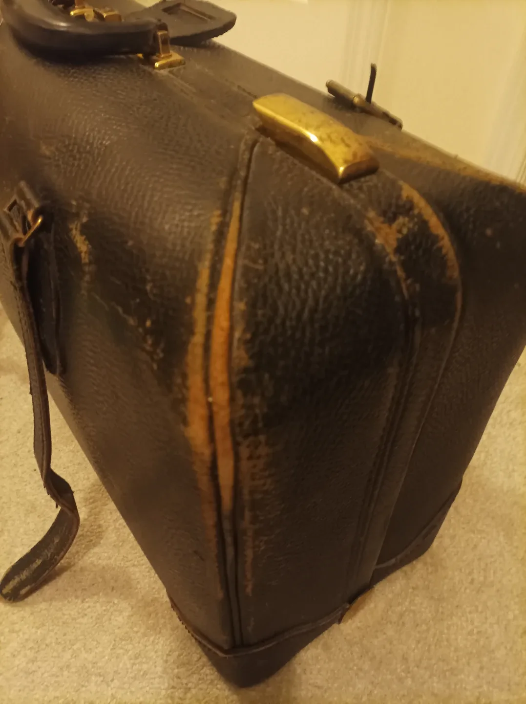 Eatonia Vintage Brown Leather Suitcase image indicator(9)