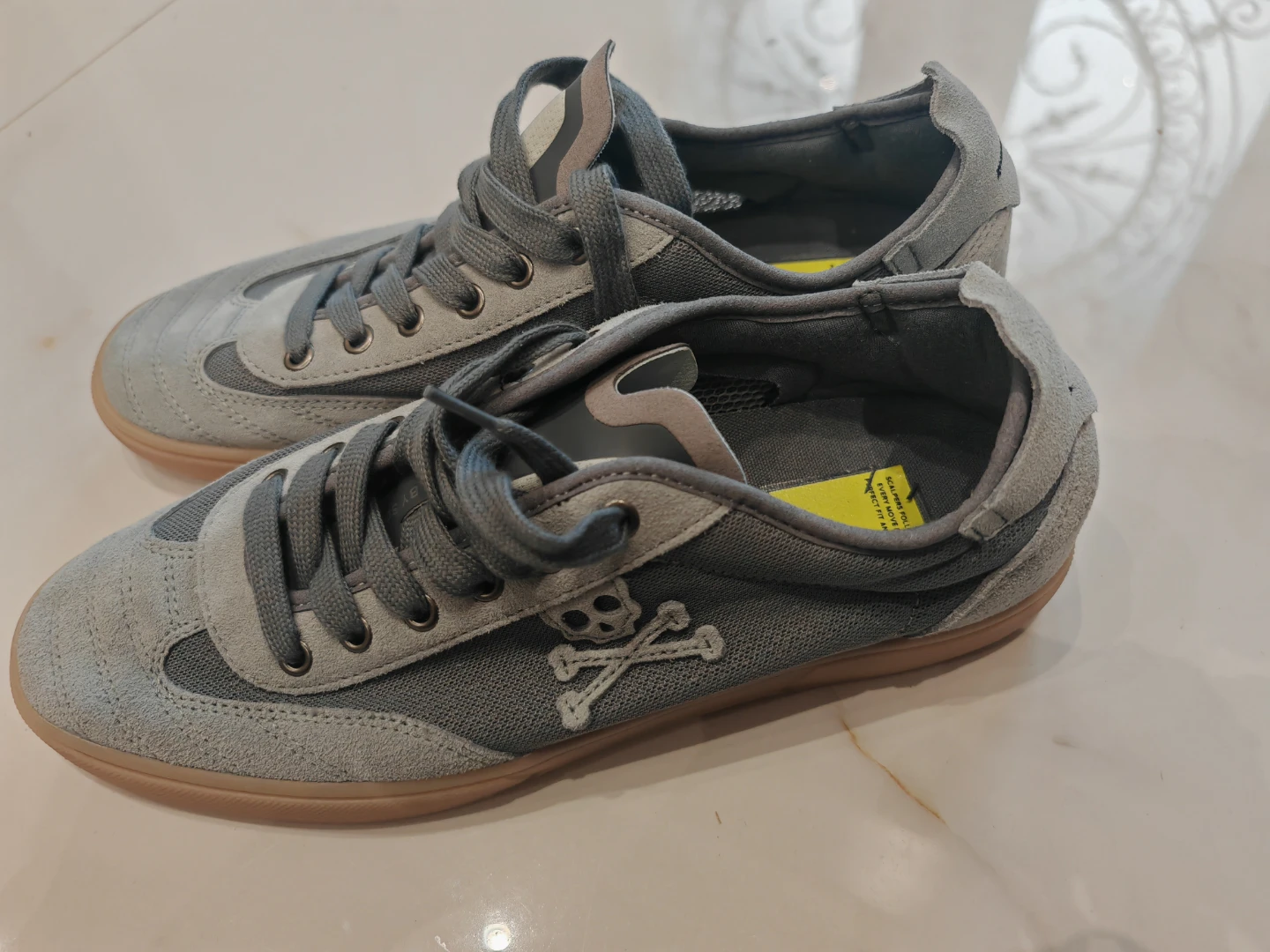 BNew Men’s Scalpers Grey Sneakers w/ Skull Logo Size 9.5