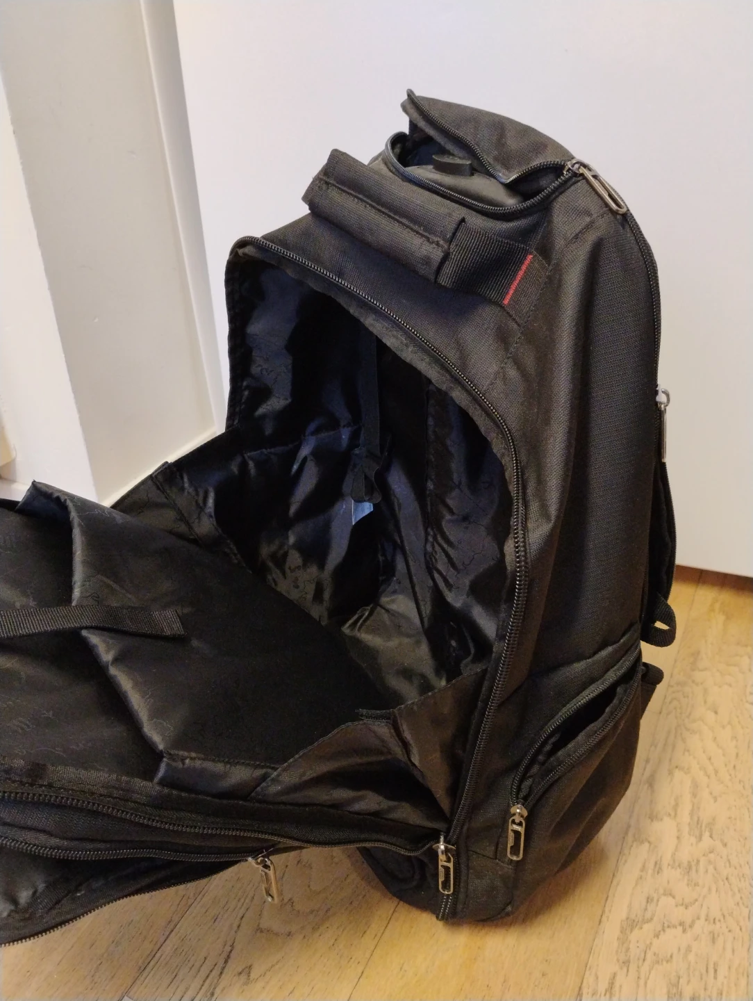Backpack with wheels - photo 3