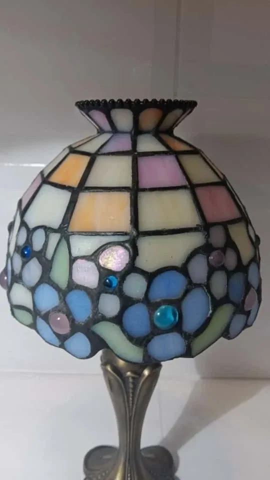 PartyLite Hydrangea Tiffany Style Glass Tealight Lamp Vintage image indicator(3)