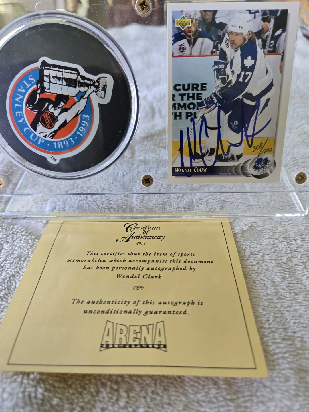 Wendel Clark Limited Edition Signed Card & Official Game Puck! - photo 2