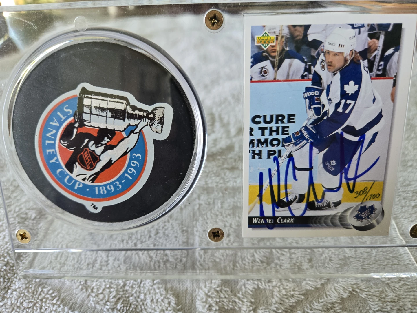 Wendel Clark Limited Edition Signed Card & Official Game Puck! - photo 3