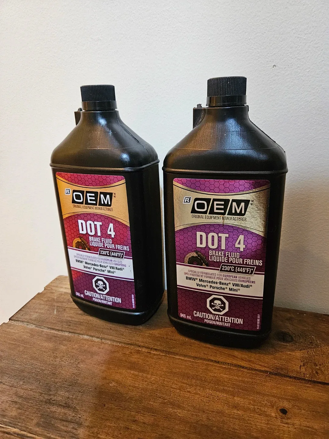 OEM DOT 4 Brake Fluid 946 mL image indicator(2)