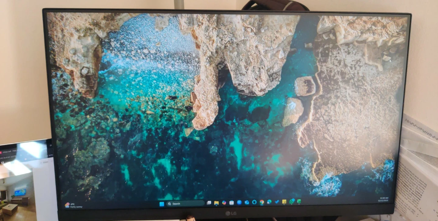LG 24 Inch UltraGear Gaming Monitor - photo 3