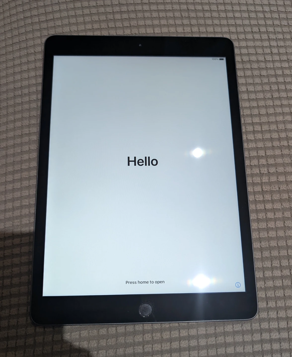 Apple iPad (8th generation) model number A2270 - photo 4