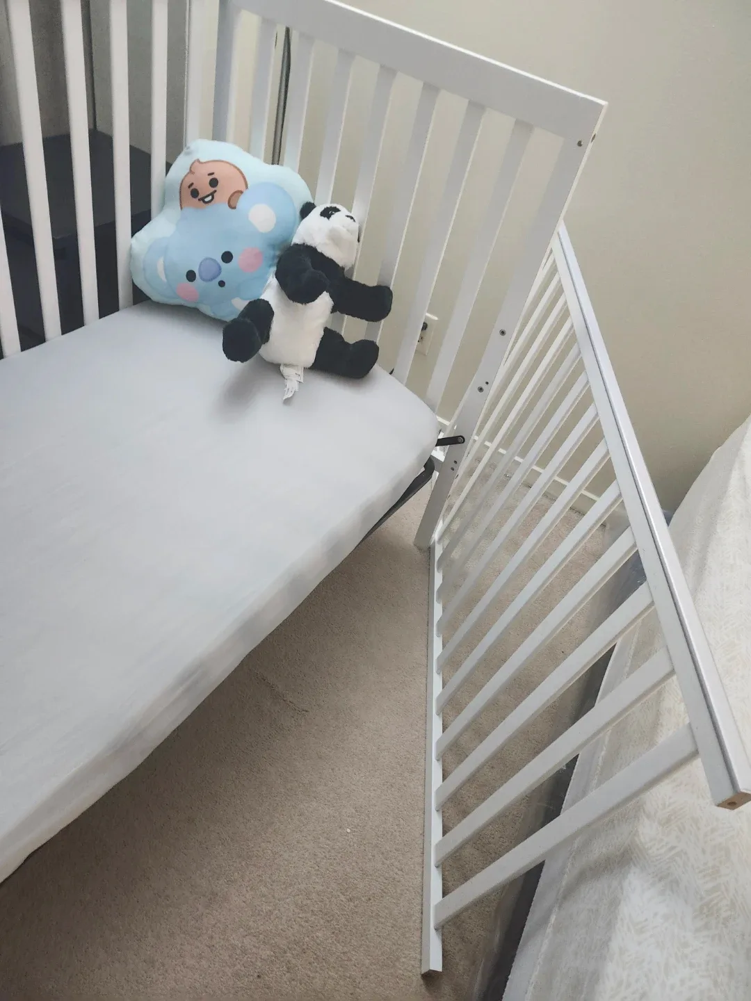 White Baby Crib image indicator(2)