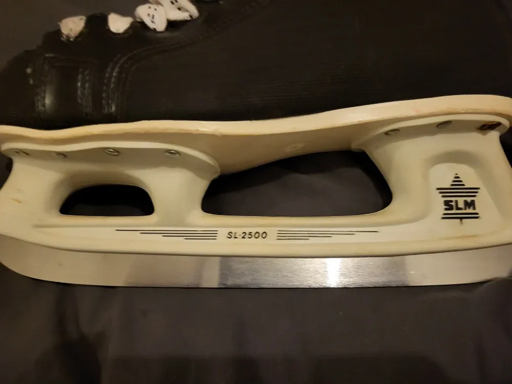 CCM Ultra Tacks Pro Ice Hockey Skates - Size 9 image indicator(5)