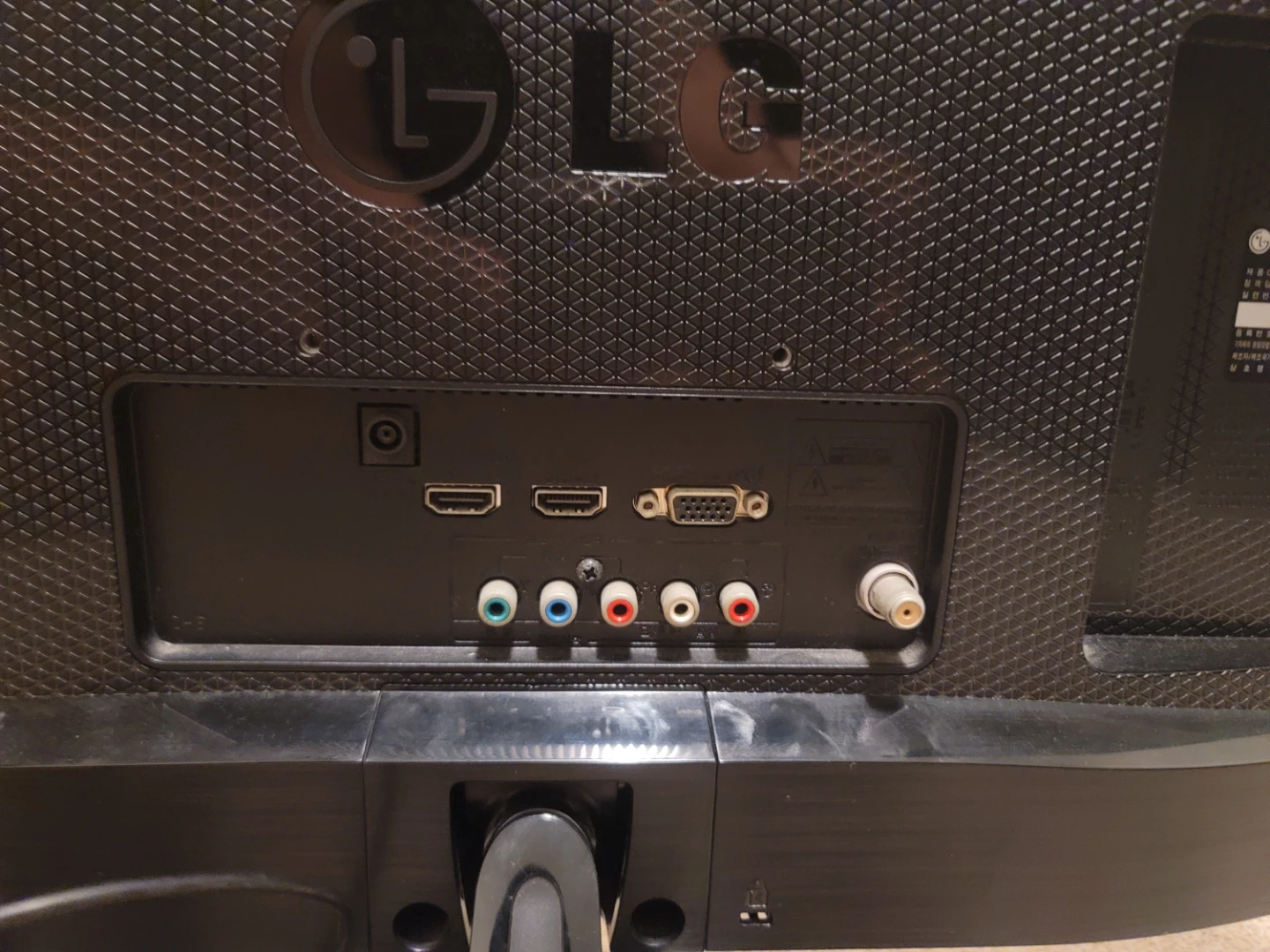 LG  22" ISP LED TV/Monitor - photo 3