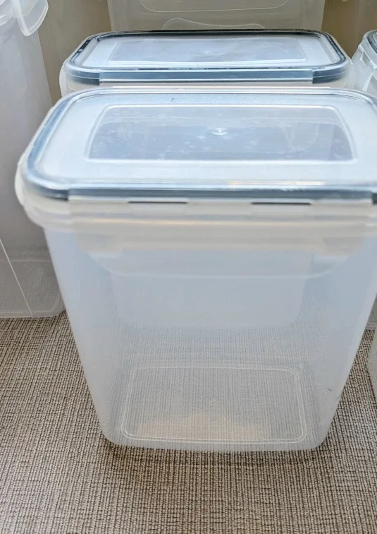 Food Storage Containers (Set of 15 with Lock Seal Lids) image indicator(2)