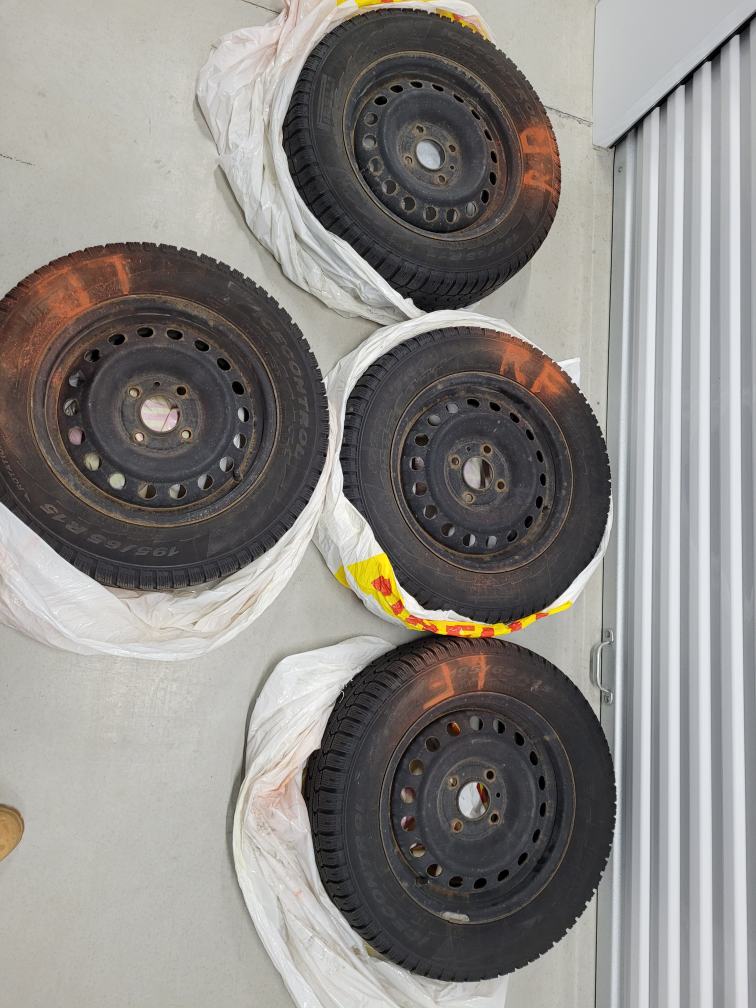 Pirelli Winter Ice Control Set (15") - 4x100 - High Tread