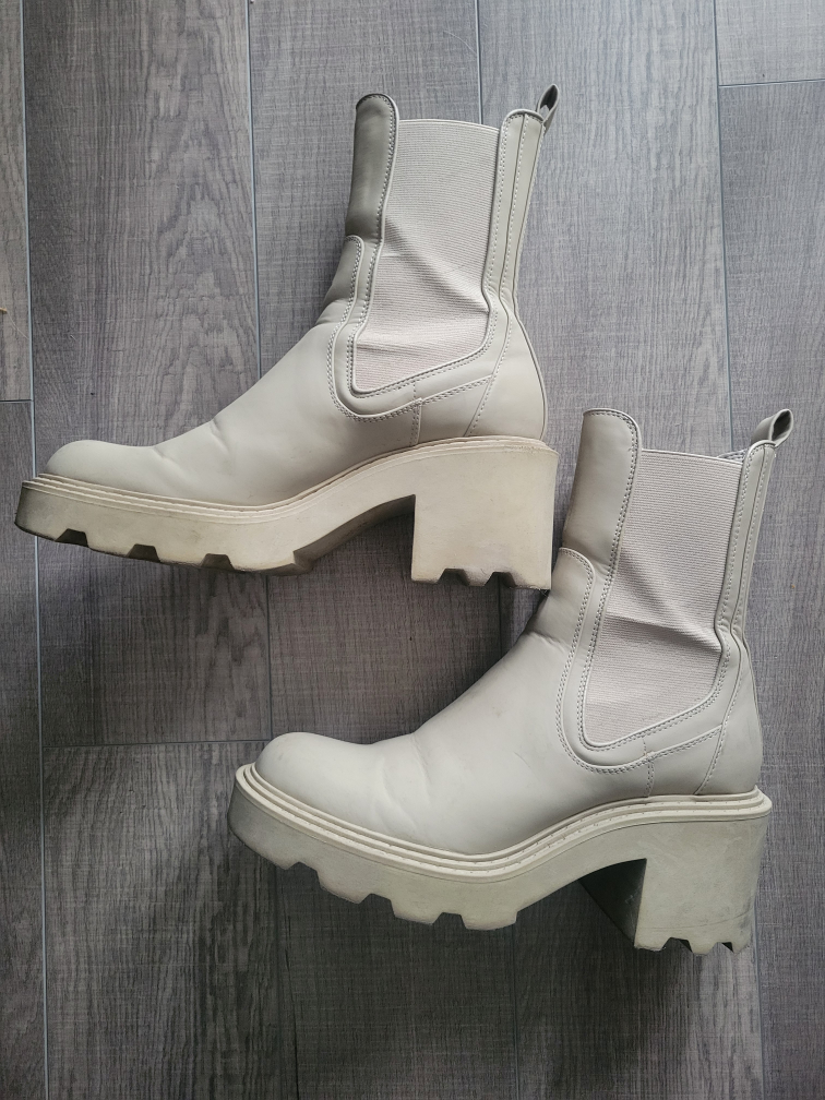 Zara Heeled Chelsea Boots - Size 40 - photo 2