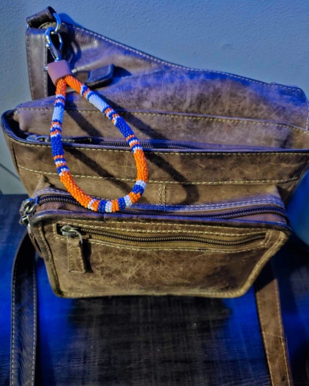 Handmade beaded Oilers keychain - photo 2