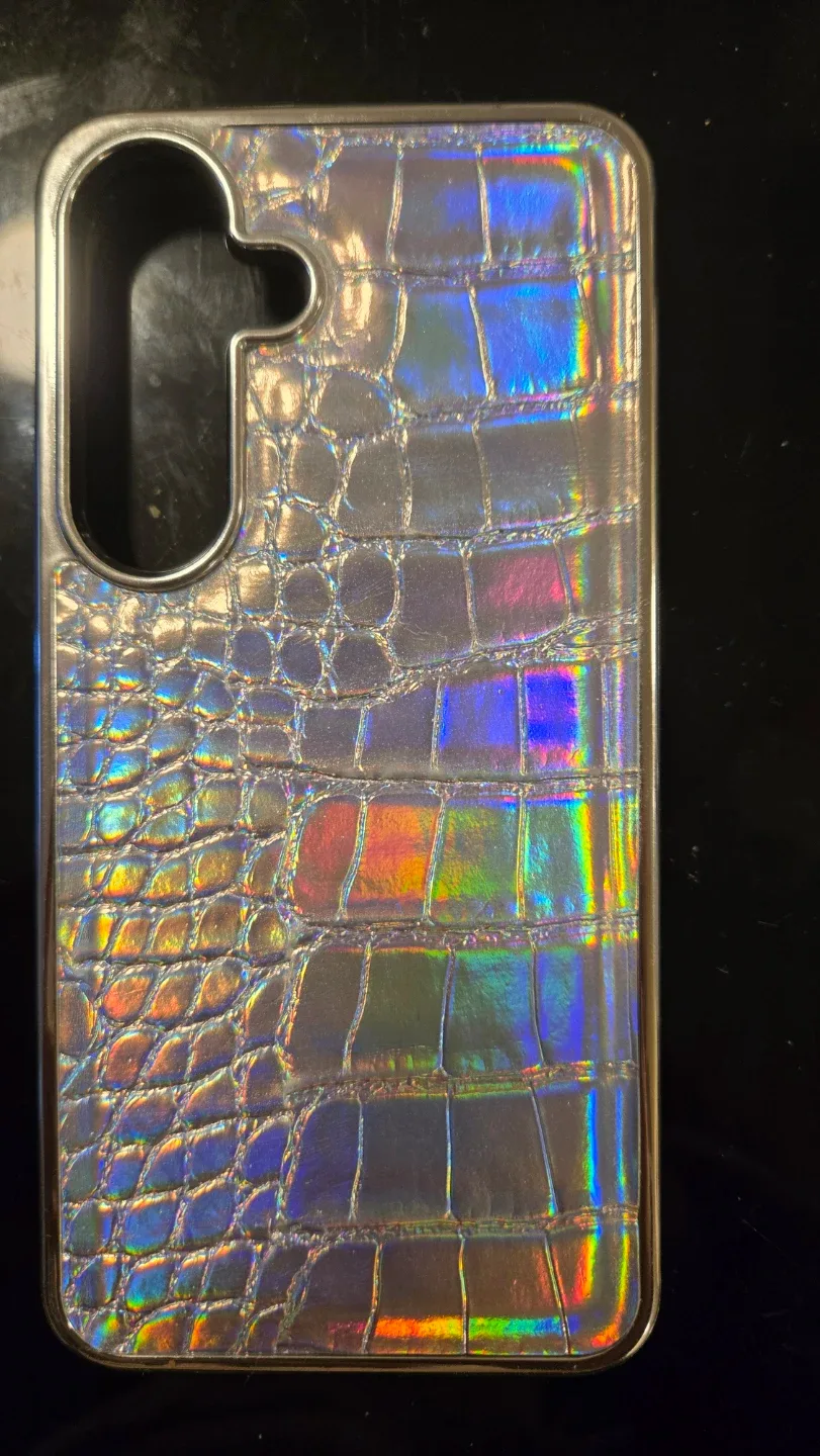 The iridescent croc phone case is for the Samsung Galaxy S25 image indicator(2)