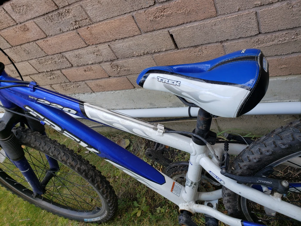 #Cleanout Trek 220 Kids Mountain Bike - Blue & White - photo 4