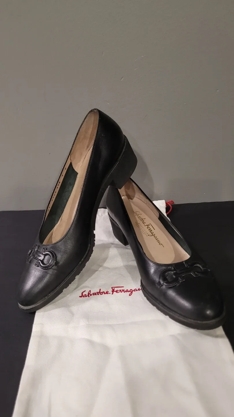 Salvatore ferragamo size 9 image indicator(3)