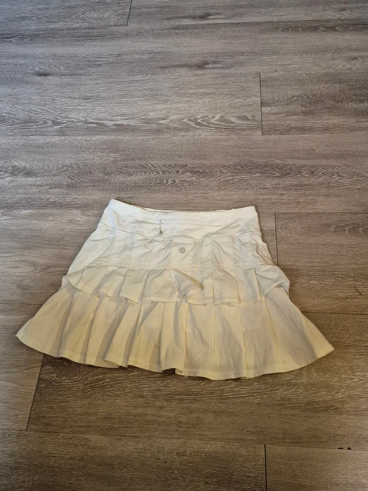 Lululemon Athletica White Skirt Size 2 Tall