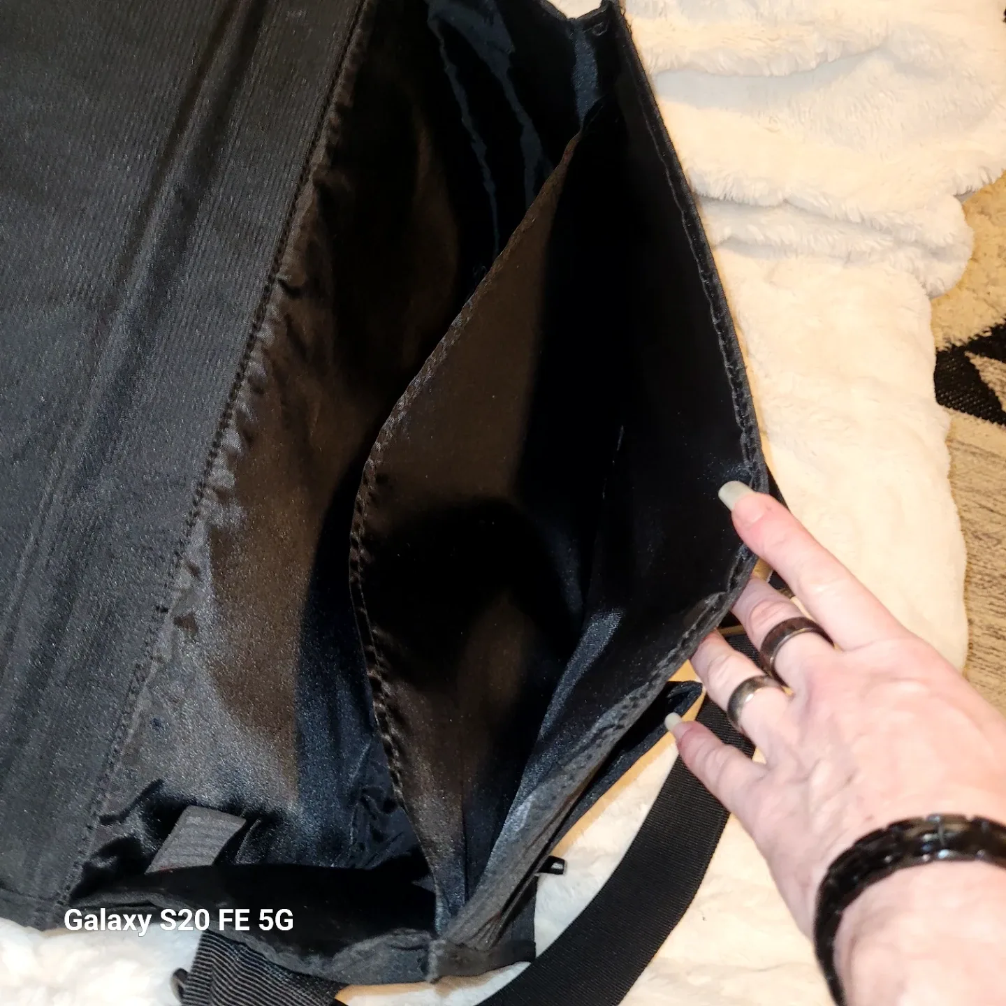 "Snakes on a Plane" Messenger Bag - Black image indicator(5)