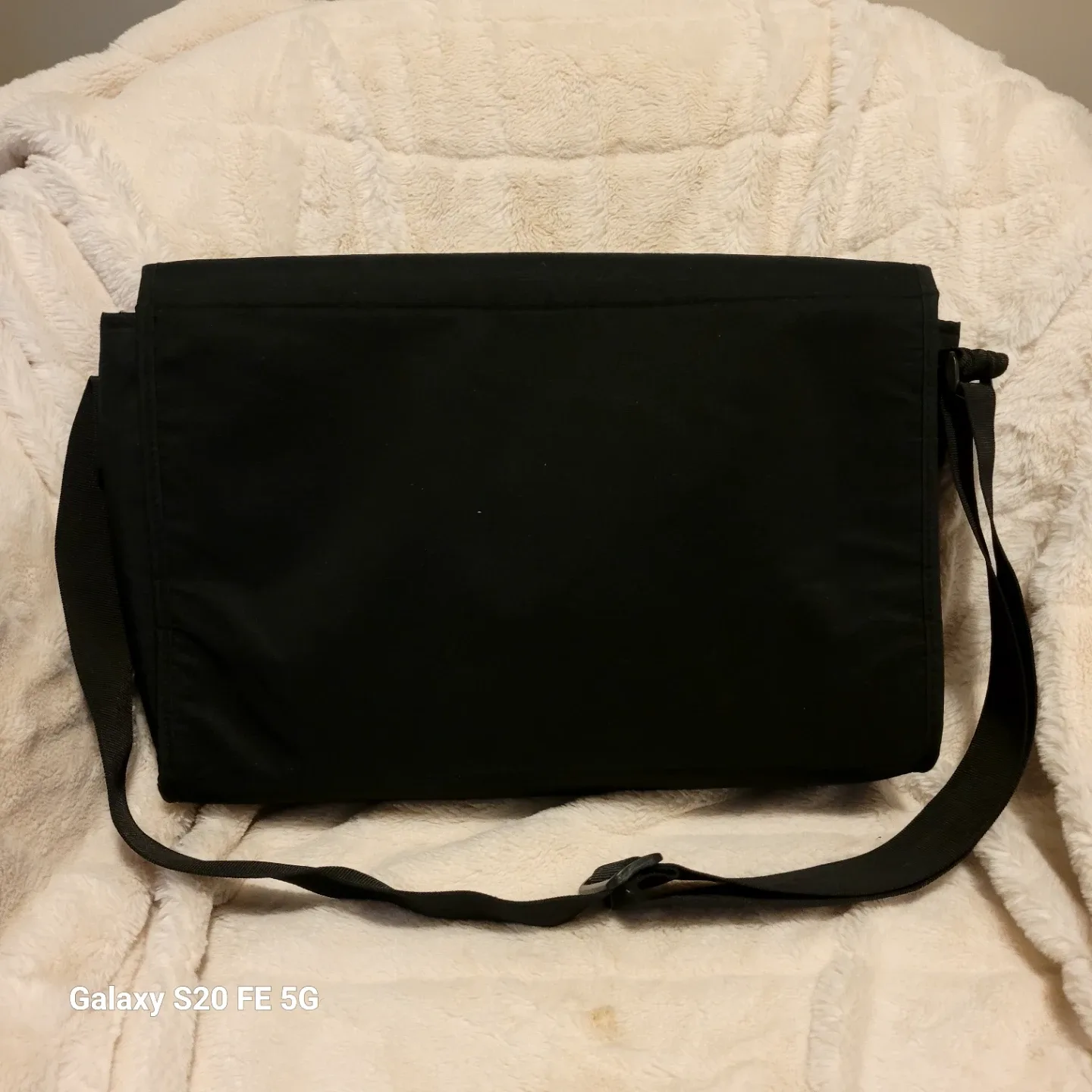 "Snakes on a Plane" Messenger Bag - Black image indicator(7)