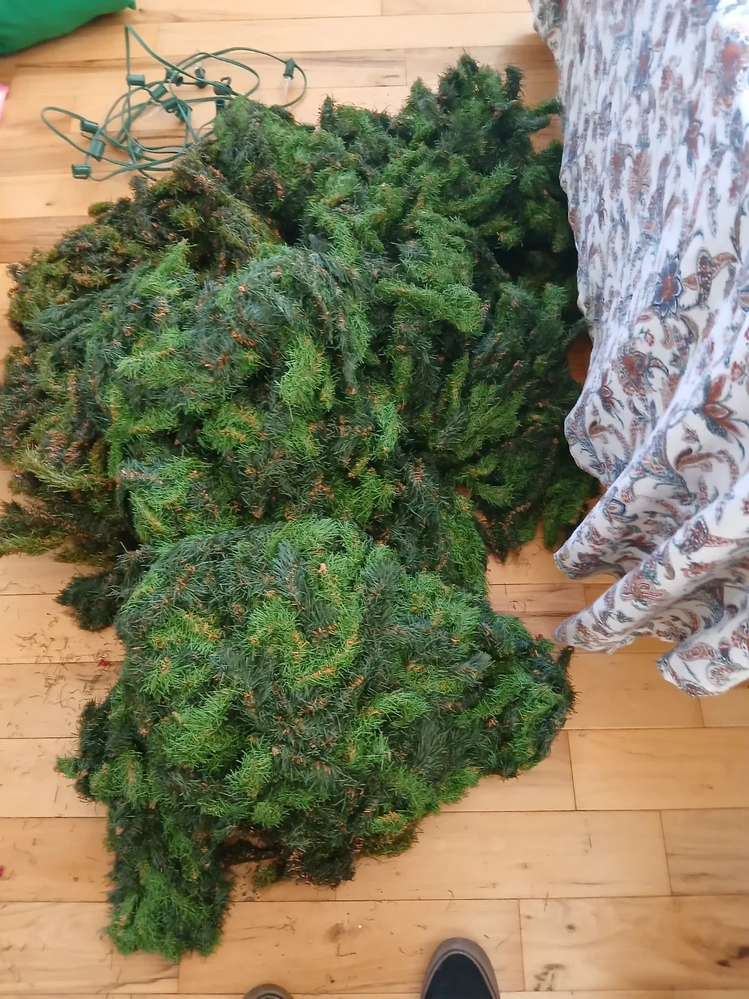 Large lot of garland