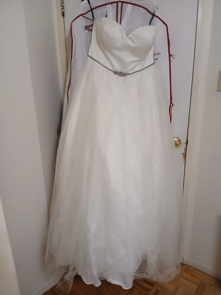 White Wedding Dress - photo 3