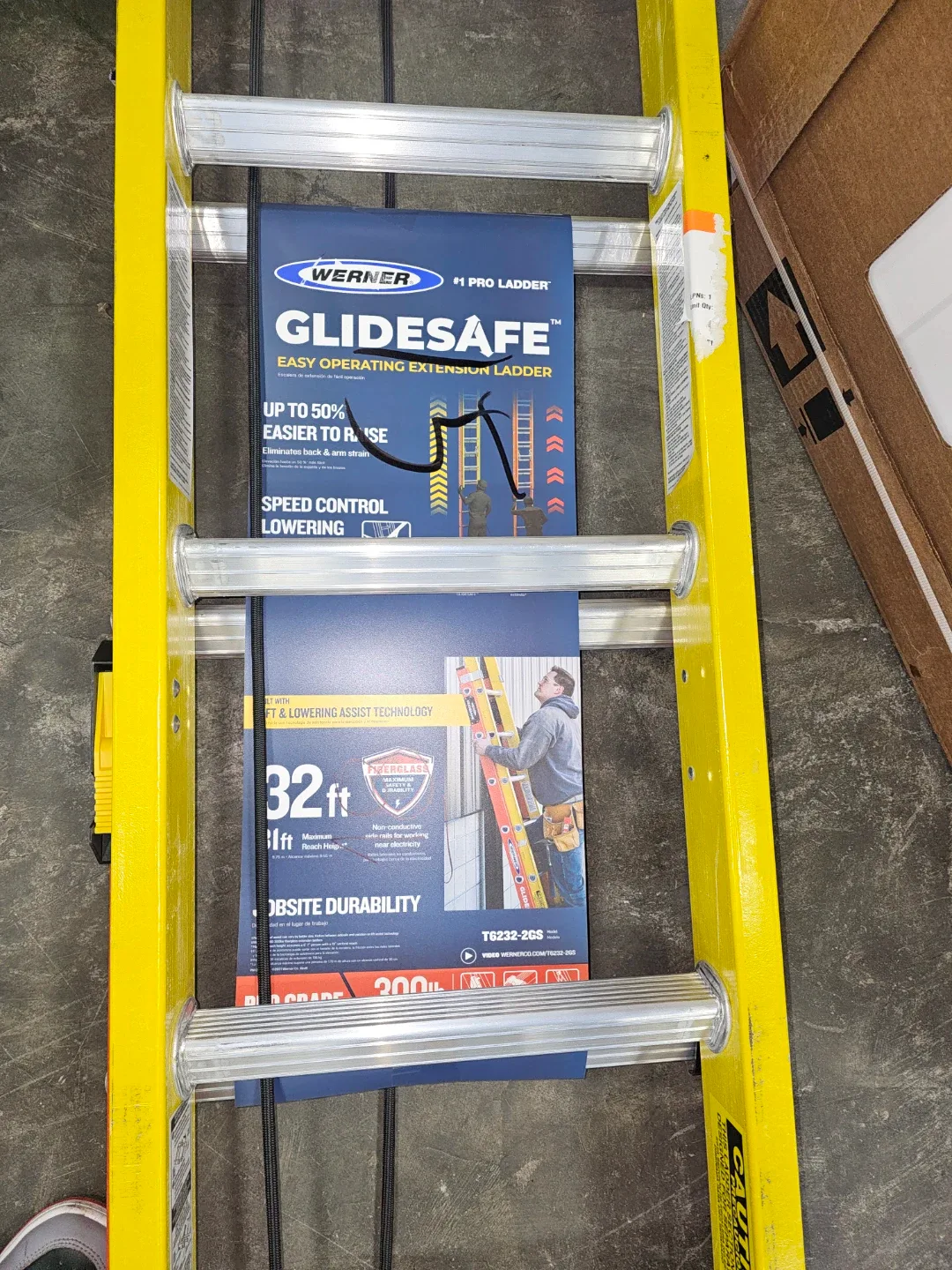 Werner Glidesafe 32 ft Extension Ladder image indicator(2)