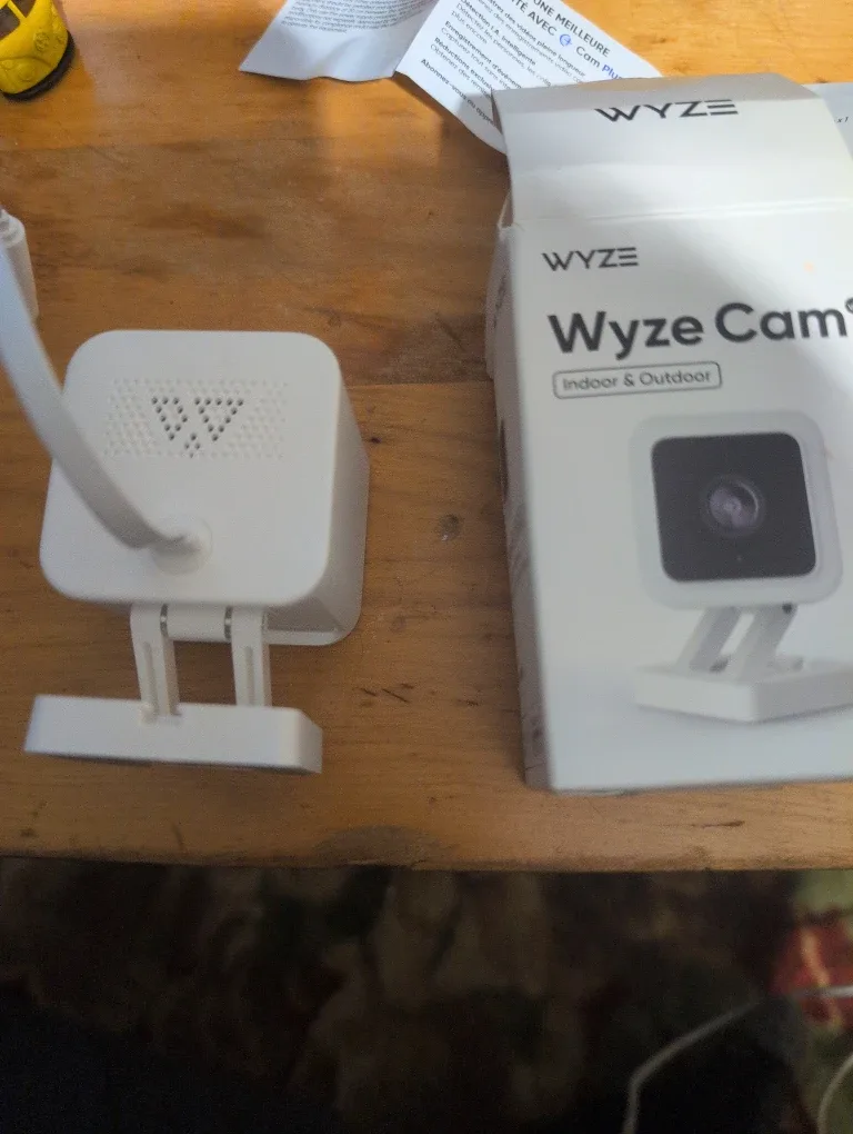 New Wyze Cam v3 Indoor & Outdoor Security Camera image indicator(3)