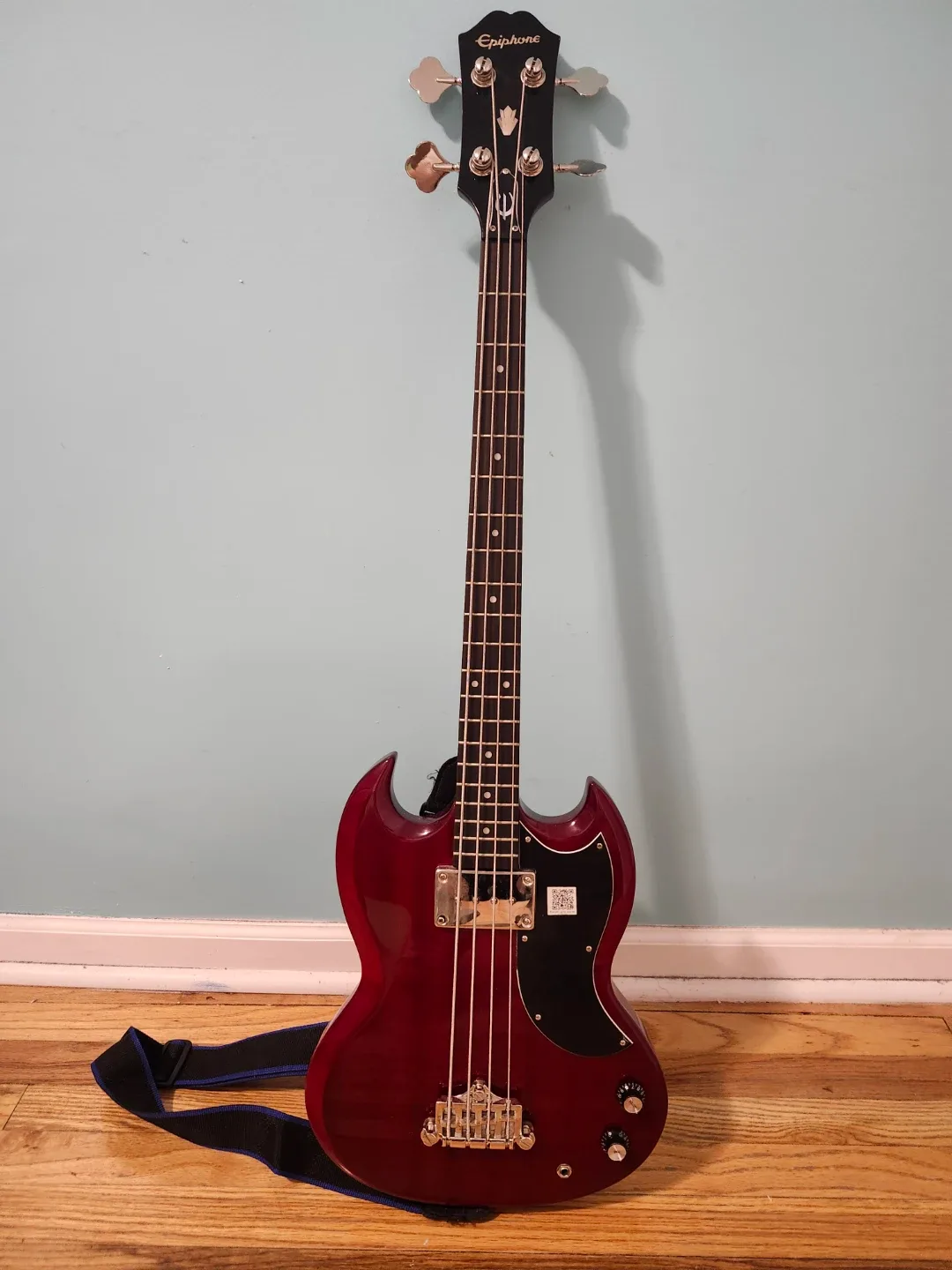 Epiphone EB-0 Bass Guitar w/ Fender Gig Bag