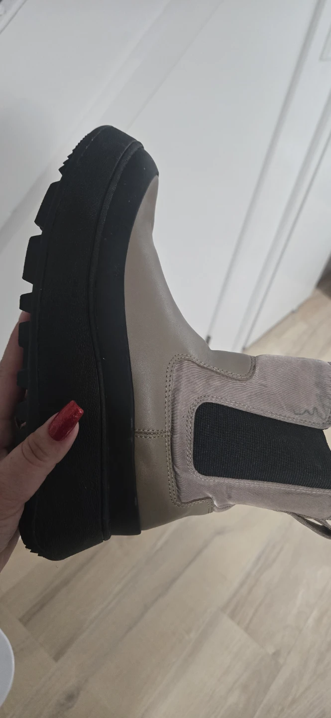 Fitflop Chelsea Platform Boots - US 6
