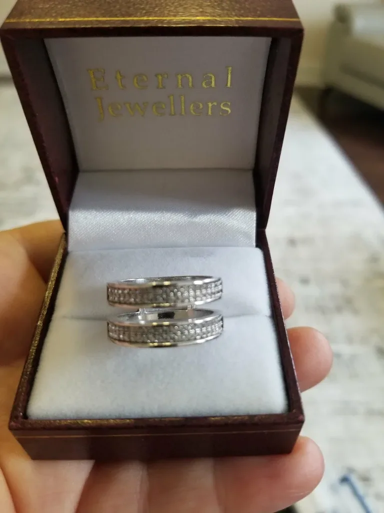 Sterling silver ring with zirconia