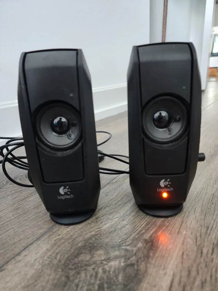 Powerful Logitech S120 2.0 Stereo Speakers (Video demo)