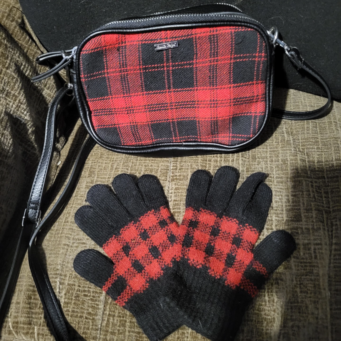 Charlie Paige Plaid Crossbody Bag & Gloves - photo 4