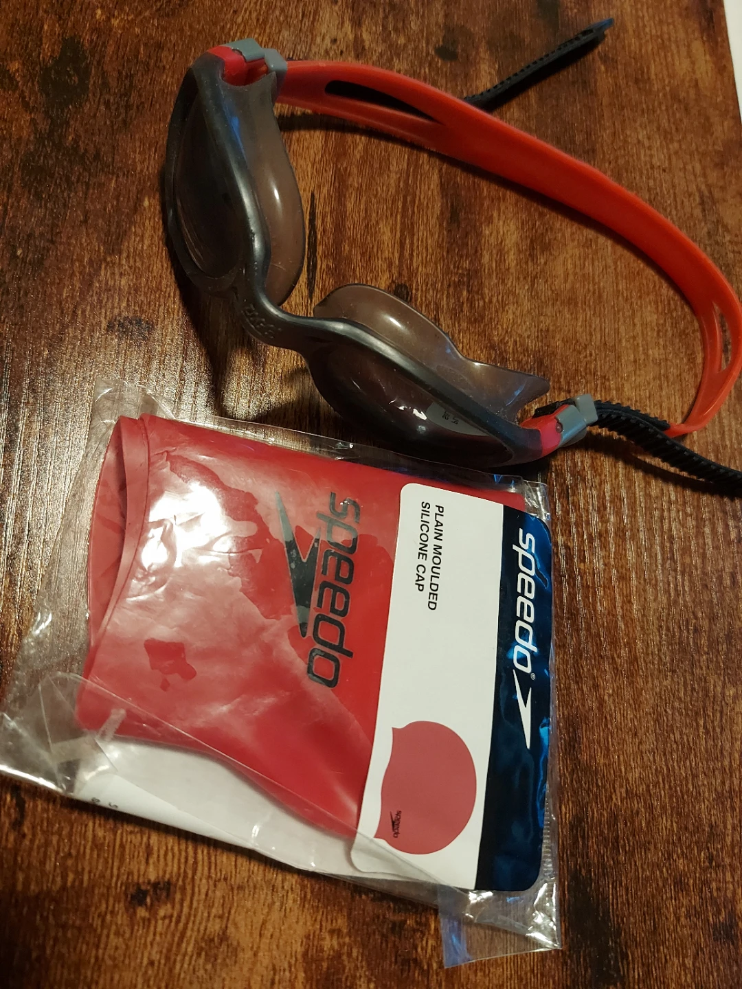 Speedo Swim Goggles & Plain Moulded Silicone Cap